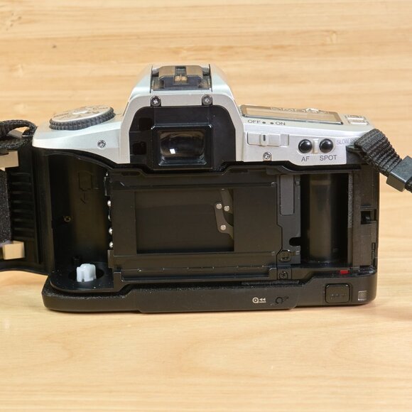 Minolta Maxxum 5 / 35mm SLR Film Camera / Minolta AF 28-80mm f3.5-5.6 D Lens - Picture 10 of 10